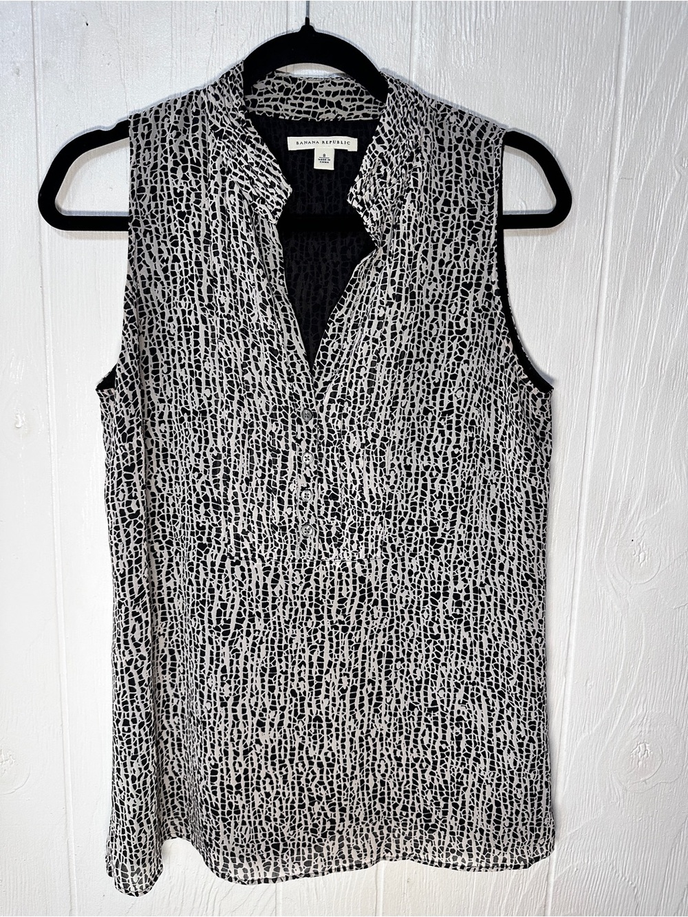 Banana Republic Black and White Textured Print Sleeveless Blouse Size 8